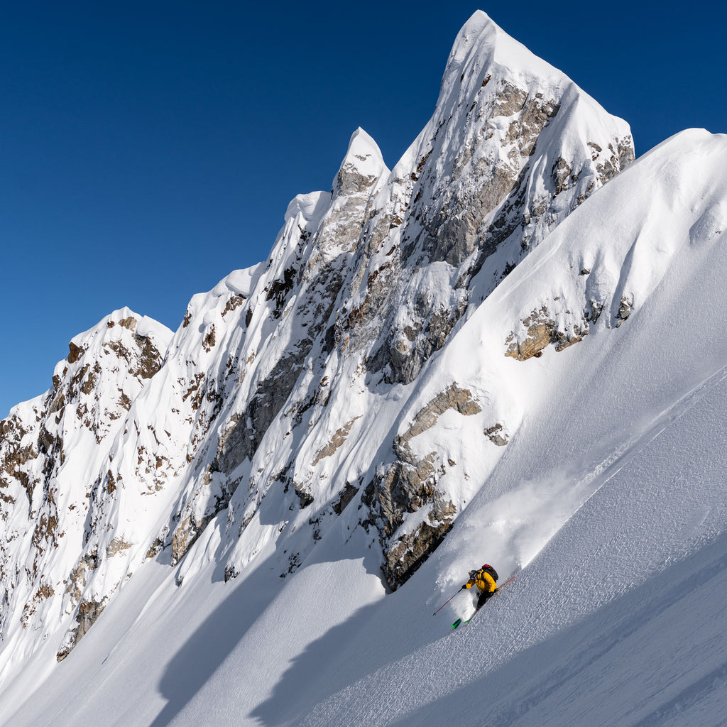 72㎝×56㎝ カナディアンロッキー CMH スキー 版画・額縁付き Breathtaking Ski Wall Art | Sentinel's Edge Photograph – Kane